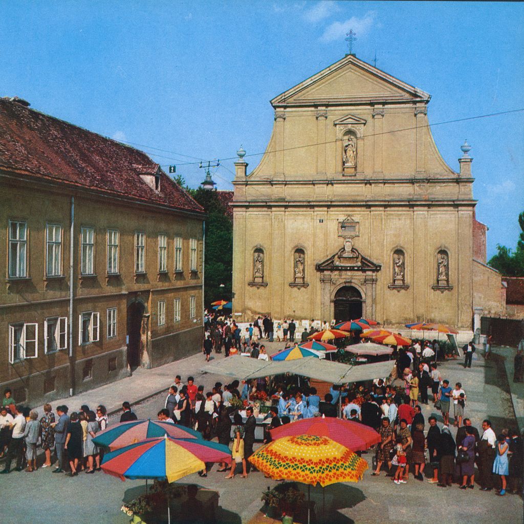 Trg Katarine Zrinske, oko 1967. godine, pogled na crkvu sv. Katarine